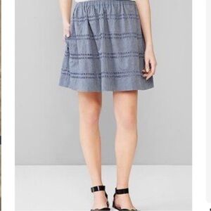 Gap Light Chambray Eyelet Cut Out Detail Blue Skirt Size Small